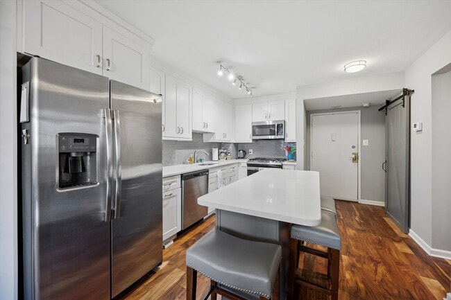 Foto del edificio - 2401 Pennsylvania Ave