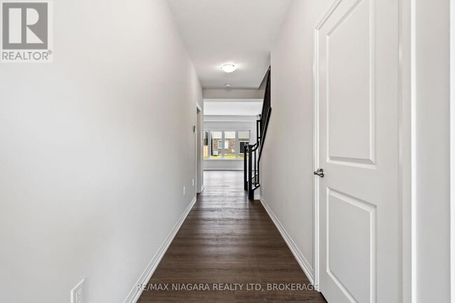 Building Photo - 142 Bur Oak Dr