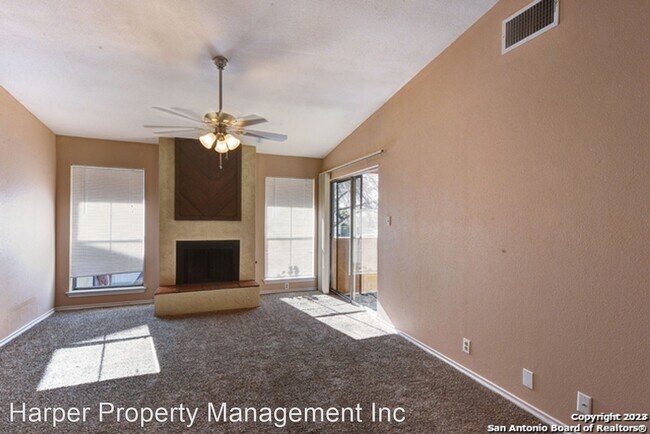 Building Photo - 2 br, 2 bath House - 1431 Loma Alto Rd #4