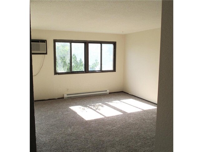Foto del edificio - 196 Lakeview Dr
