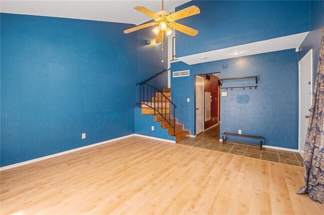 Foto del edificio - 9515 Blue Creek Ln