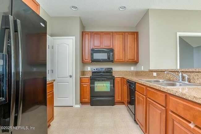 Foto del edificio - 5933 Bartram Village Dr