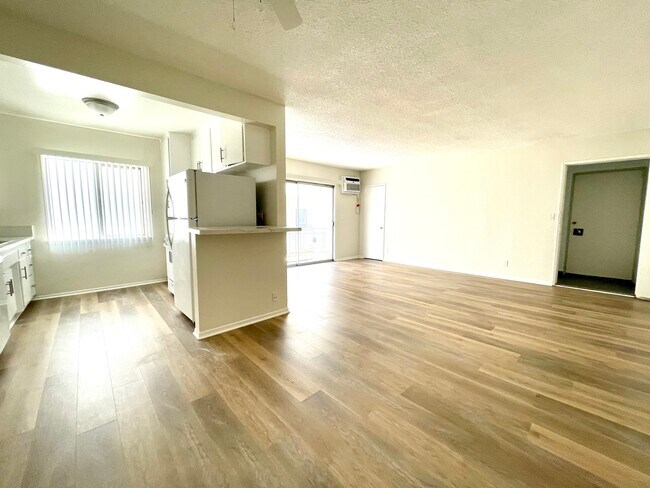 Building Photo - 911 S Sherbourne Dr