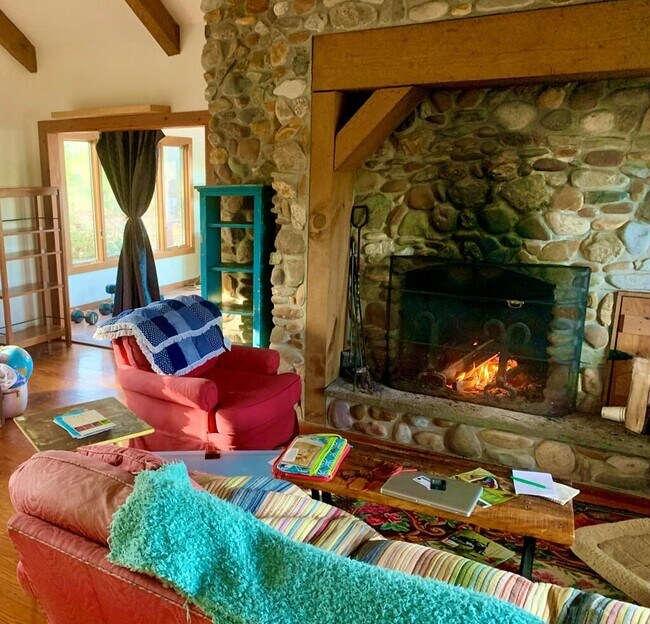 Foto del edificio - 9077 Henderson Ln