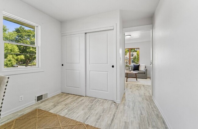 Foto del edificio - 521 E 2nd St