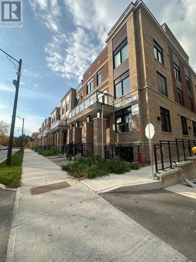 Building Photo - 58 Elizabeth St S