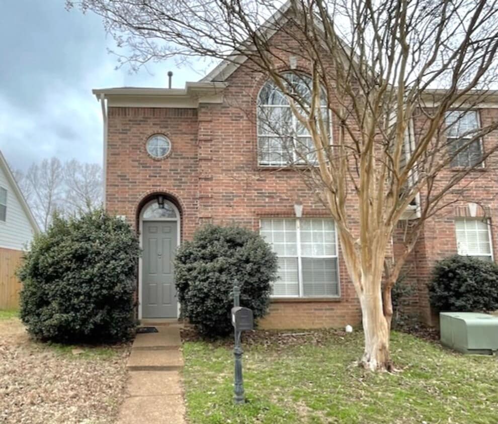 SPACIOUS 4BDR 2.5BA CONDO IN ARLINGTON SUBDIVISION - SPACIOUS 4BDR 2.5BA CONDO IN ARLINGTON SUBDIVISION