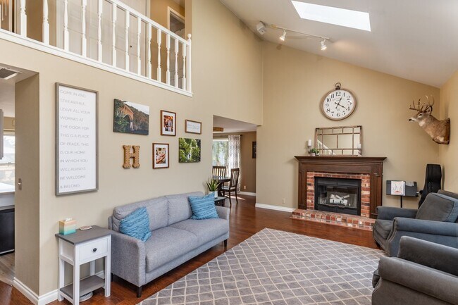 Building Photo - Spacious and Beautiful Home with Private A...