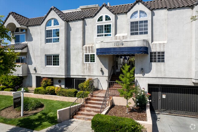 11119 Camarillo St - Camarillo Court Apartments