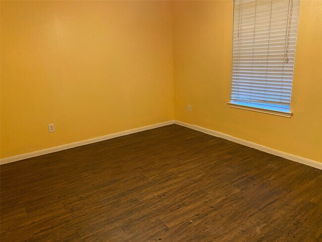 Foto del edificio - 9311 Eaglewood Spring Dr