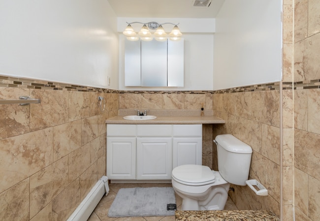 Interior Photo - Colonial Point Apartments