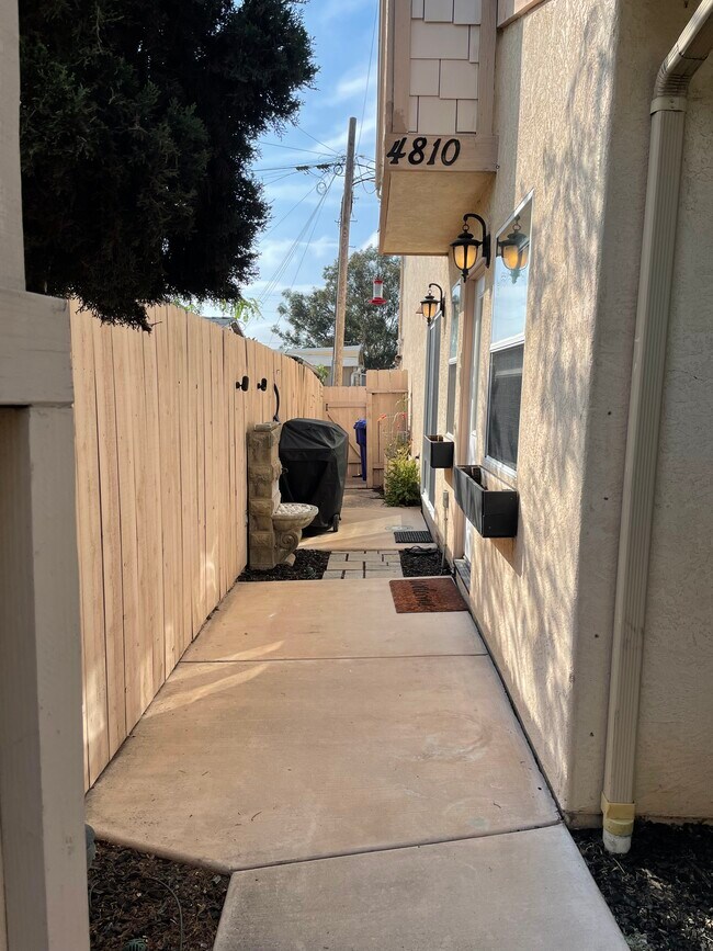 Building Photo - 4810 W Mountain View Dr