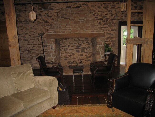 Foto del edificio - 5694 Carversville Rd