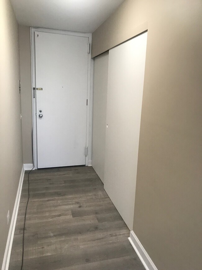 Foto del edificio - 2400 N Lakeview Ave