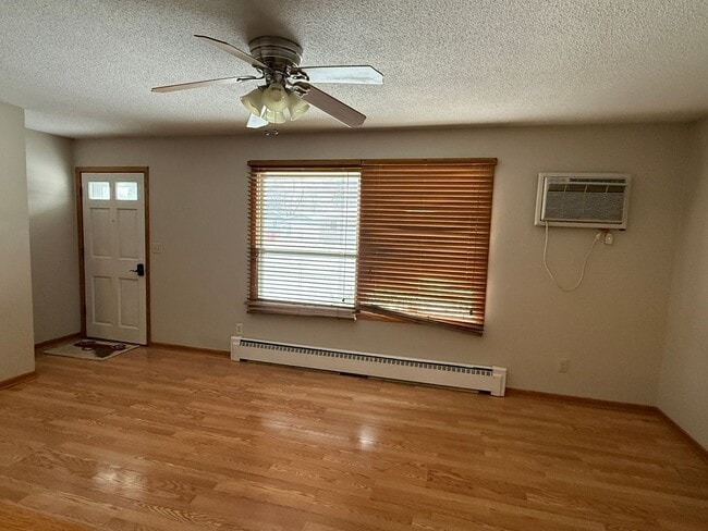 Building Photo - Reilly duplex