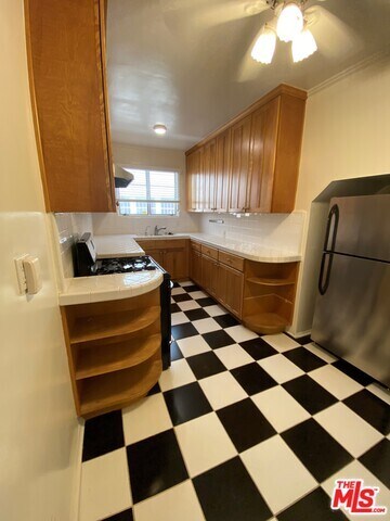 Foto del edificio - 152 N Sycamore Ave