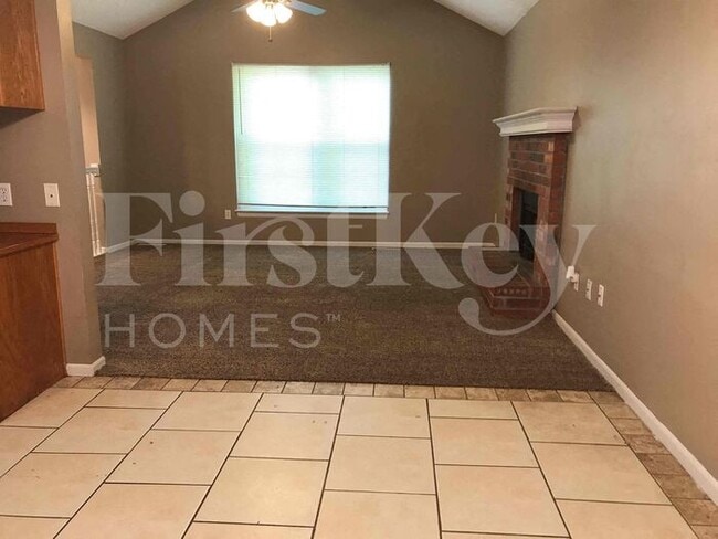 Building Photo - 539 NE Summit Dr