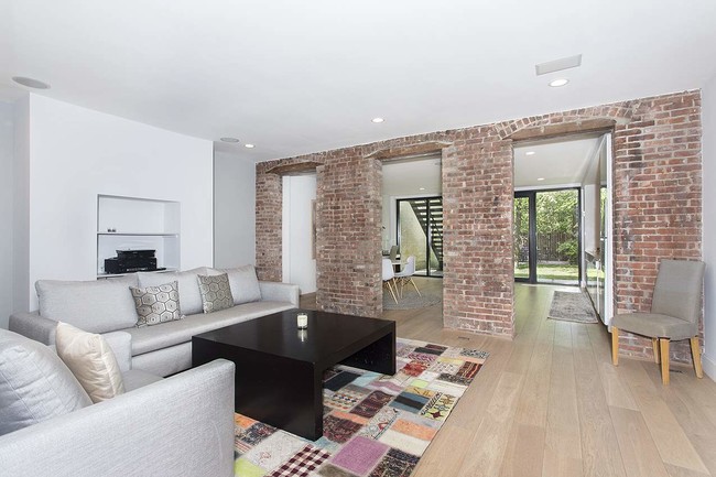 Building Photo - 926 Hudson St