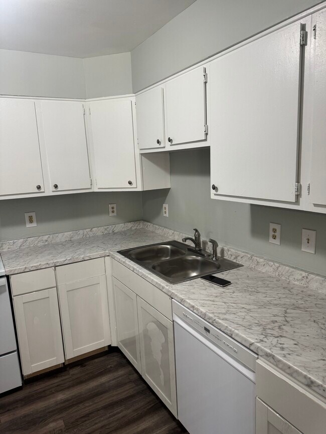 Foto del edificio - 1664 Lipscomb Rd E