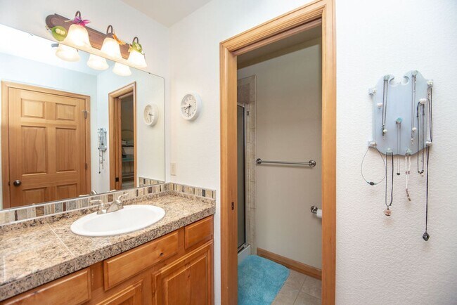 Building Photo - 4 Bedroom Home in Fossil Lake Ranch