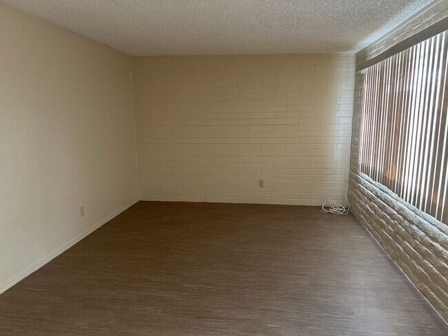 Foto del edificio - 4553 E Bellevue St
