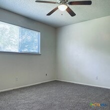 Building Photo - 422 Chisholm Valley Dr
