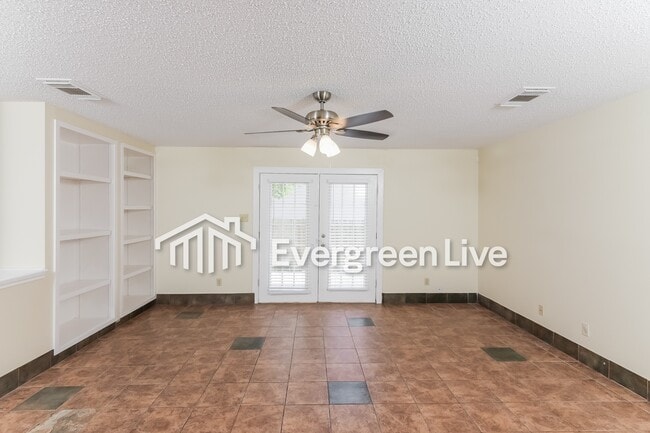 Building Photo - 13918 Villa Camino