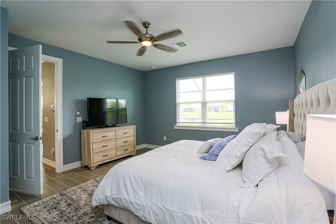 Foto del edificio - 16579 Crescent Beach Way