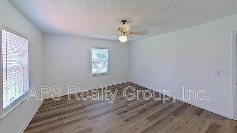 Building Photo - 160 Crossfield Ridge Ct SW