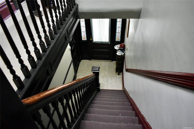 Building Photo - 76-31 85th Dr