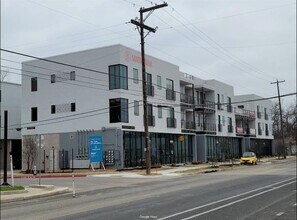 Building Photo - 2709 E 5th St.