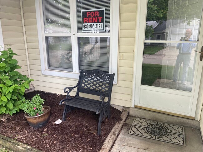 Foto del edificio - 3216 Meadow Trail Dr
