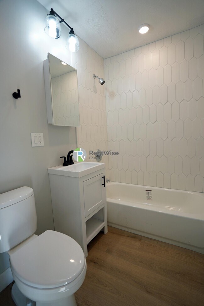 Foto del edificio - 745 E 6th St