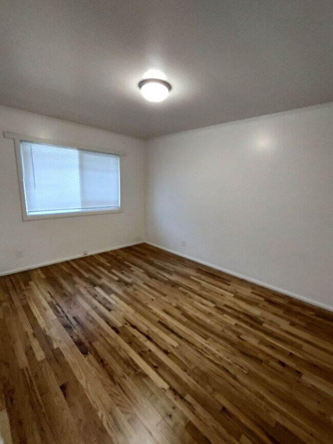 Building Photo - Compton-PM-020-0119-4757-4759