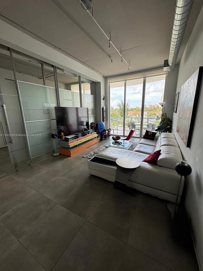 Foto del edificio - 3029 NE 188th St