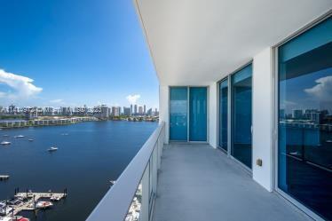 Foto del edificio - 17111 Biscayne Blvd