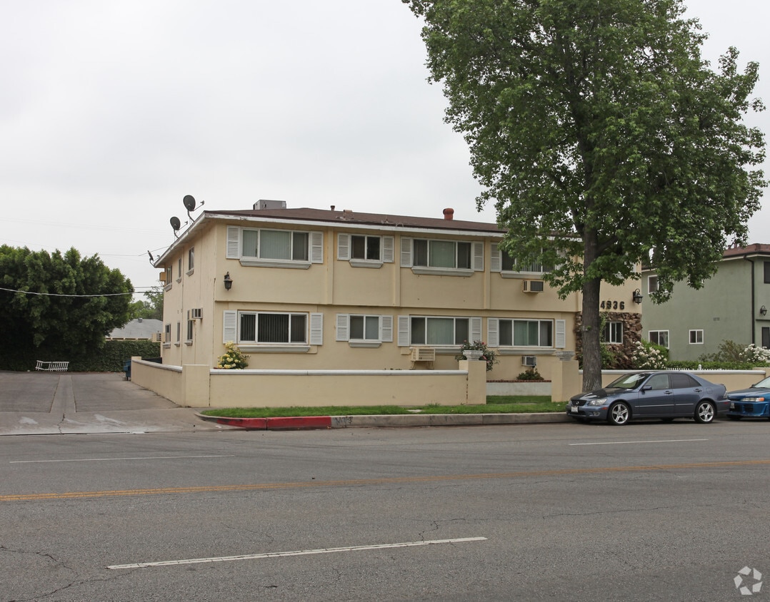 Building Photo - 4936 Hazeltine Ave Apartments
