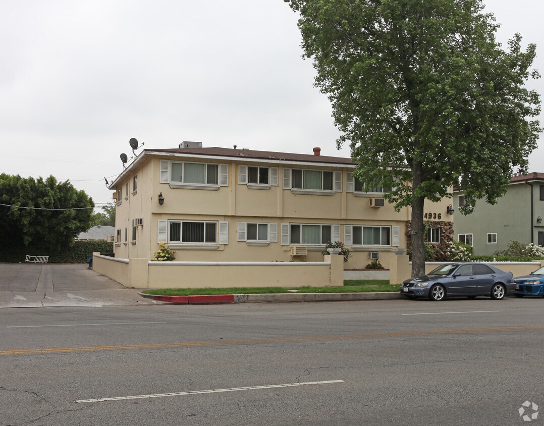 Foto del edificio - 4936 Hazeltine Ave Apartments