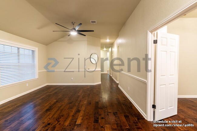 Foto del edificio - 14830 Bescott Dr