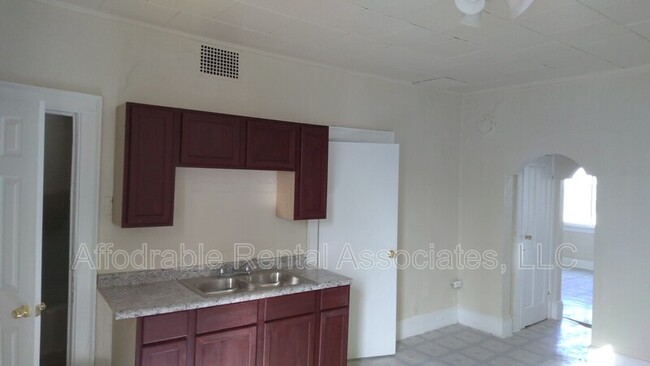 Building Photo - 2035 S 15th Pl