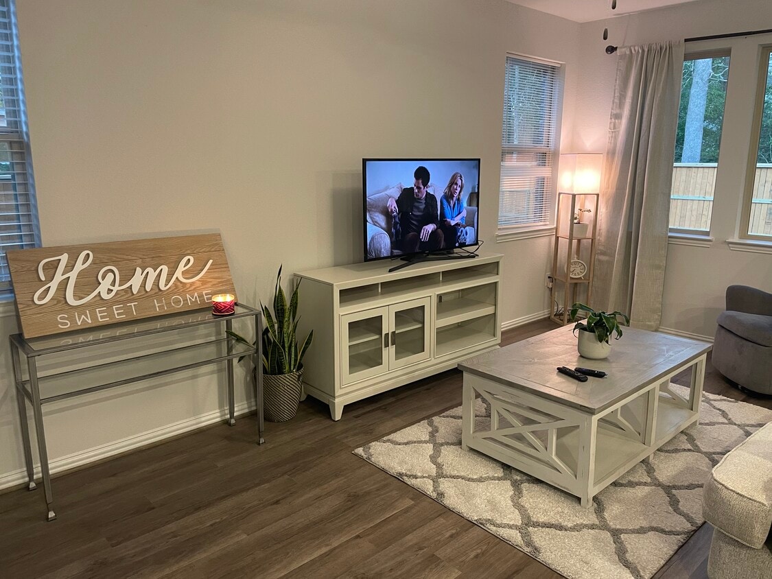 Foto principal - 214 Skybranch Ct