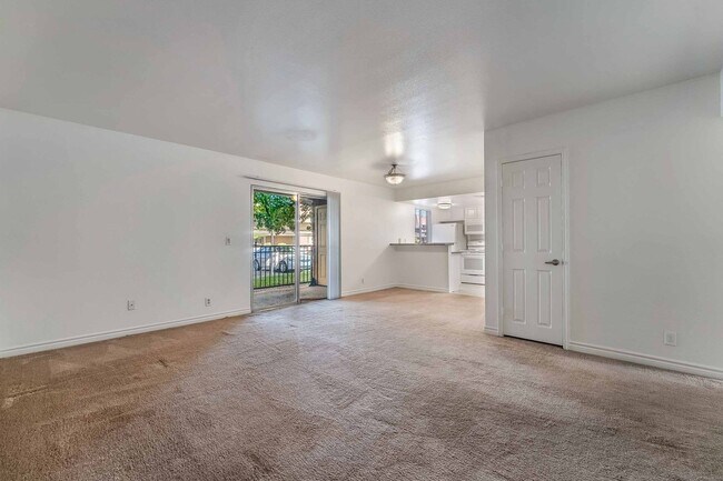 Building Photo - Charming Condo in Guard-Gated Community!