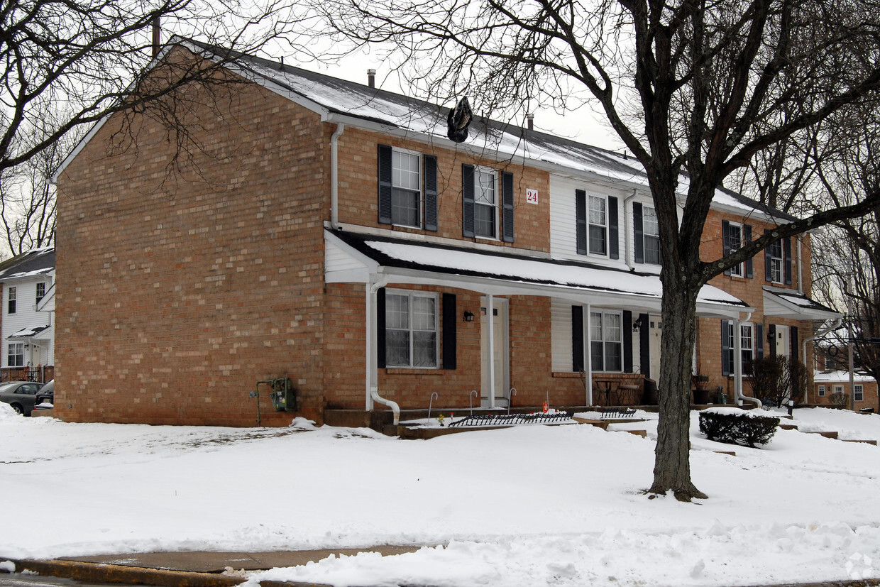 Building Photo - Colonial Square Townhouses