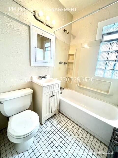 Foto del edificio - First Month Rent Free