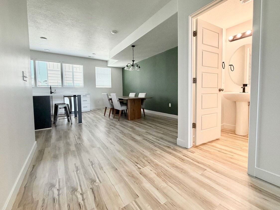 3 Bed + 2.5 Bath Townhome w/ Garage & Storage Near Jordan Landing - 2 Bed + 2.5 Bath Townhome w/ Garage, Storage & Dogs Allowed Near Jordan Landing
