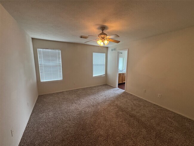 Foto del edificio - 16942 Reston Glen Ln