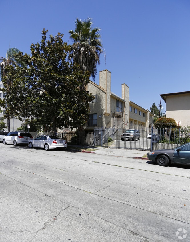 Building Photo - 922 S Gramercy Pl