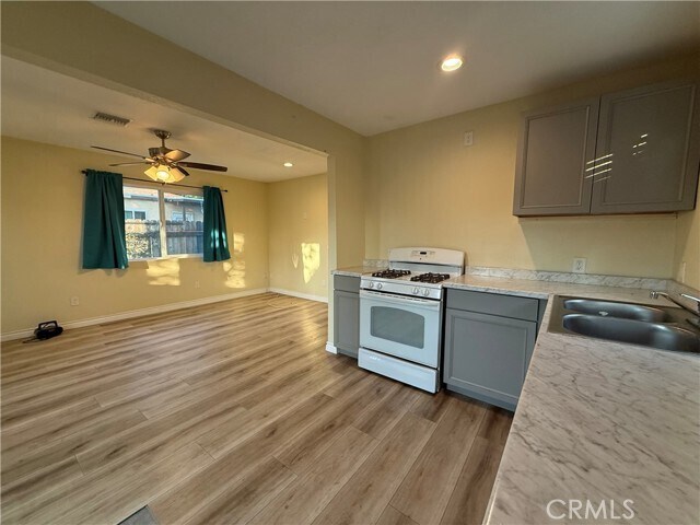 Foto del edificio - 409 W Pioneer Ave