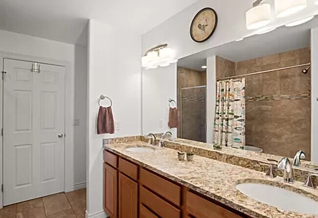 Foto del edificio - 128 Castle Ridge Dr