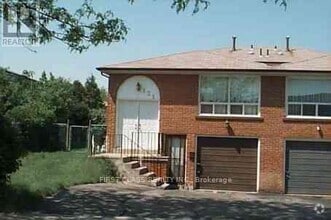 Building Photo - 121 Pindar Crescent